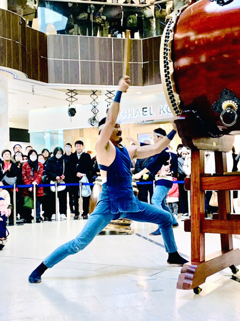 202601たまプラーザ東急百貨店での和太鼓演奏の様子6