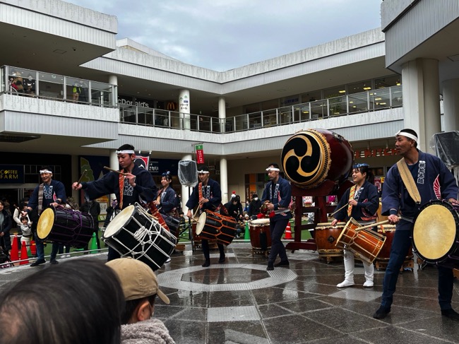 たまプラーザテラス新春イベントでの和太鼓演奏の様子1
